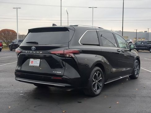 Certified 2025 Toyota Sienna Platinum image 5