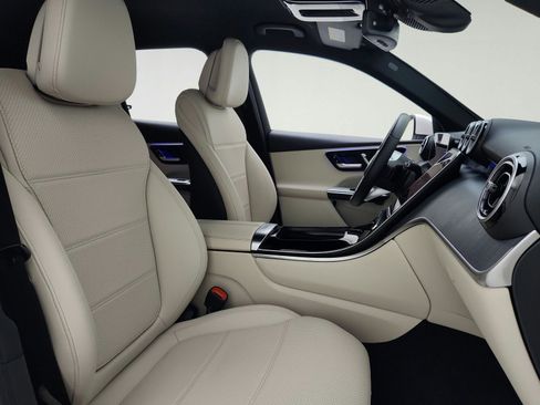 Used 2025 Mercedes-Benz GLC 350e 4MATIC image 26
