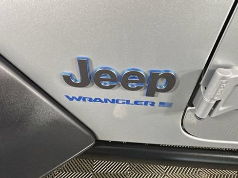 Used 2023 Jeep Wrangler Unlimited w/ Cold Weather Group AWD/4WD image 9