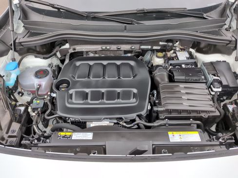 Used 2025 Volkswagen Tiguan SE R-Line image 30