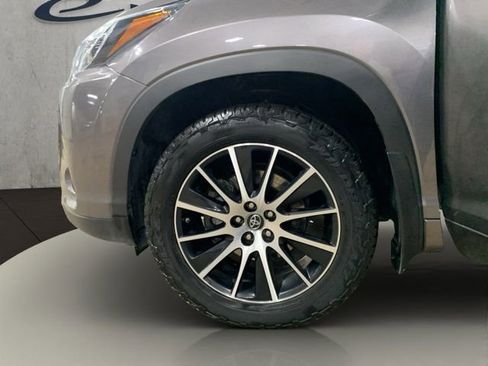 Used 2018 Toyota Highlander SE image 31