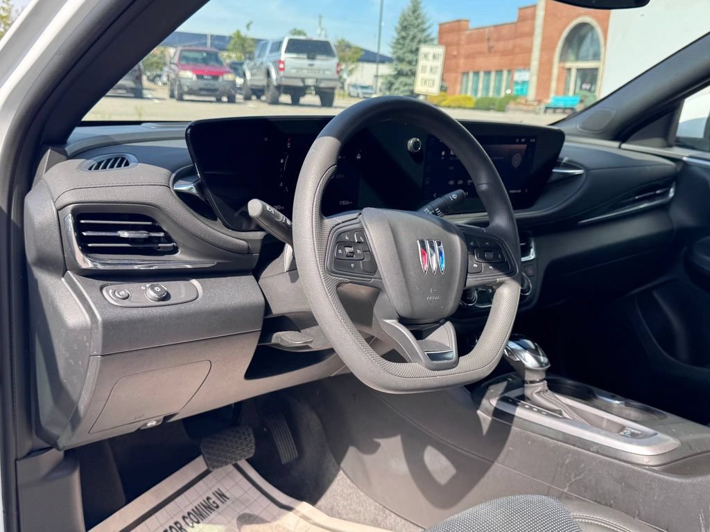 Used 2026 Buick Envista Preferred FWD image 13