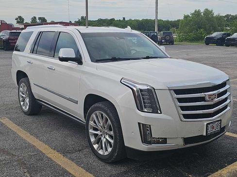 Used 2020 Cadillac Escalade Premium Luxury AWD/4WD image 2
