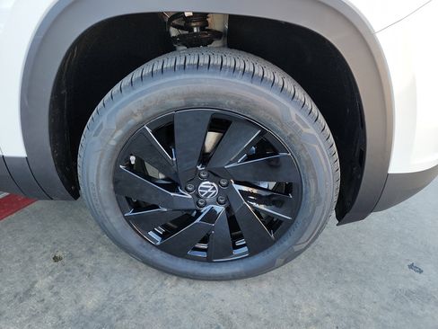 New 2026 Volkswagen Atlas SE image 9