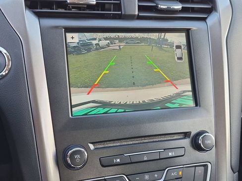 Used 2018 Ford Fusion SE w/ Fusion SE Technology Package FWD image 12