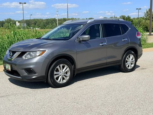 Used 2016 Nissan Rogue SV w/ SV Premium Package AWD/4WD image 9
