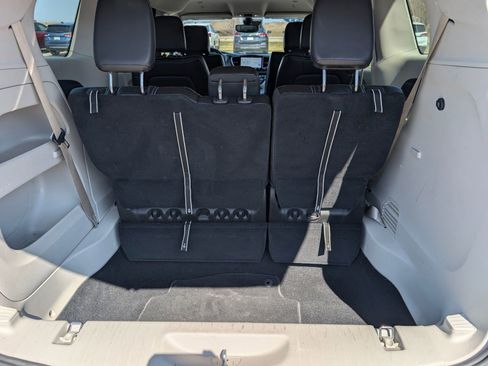 Used 2023 Chrysler Pacifica Touring-L image 29