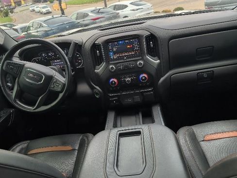 Used 2022 GMC Sierra 1500 AT4 w/ AT4 Preferred Package AWD/4WD image 13
