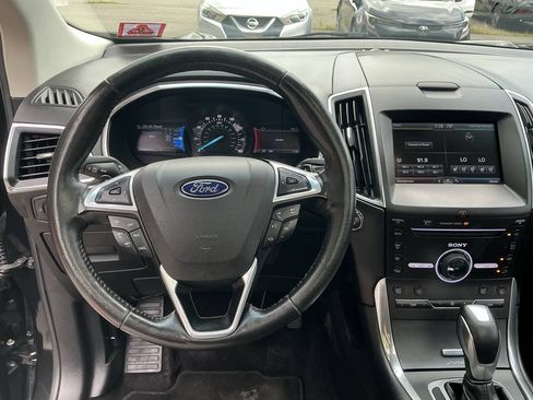 Used 2015 Ford Edge Titanium w/ Equipment Group 302A AWD/4WD image 18