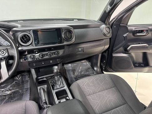 Used 2017 Toyota Tacoma TRD Off-Road image 20
