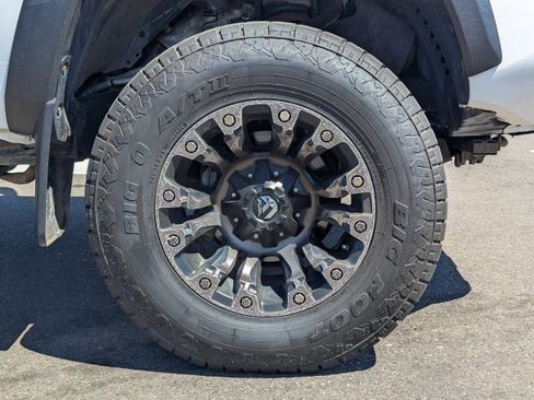 Used 2017 Toyota Tacoma TRD Off-Road w/ Premium & Technology Package AWD/4WD image 49