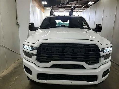 Used 2025 RAM 2500 Big Horn AWD/4WD image 3