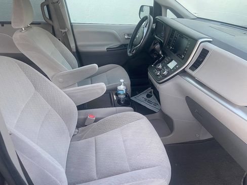 Used 2020 Toyota Sienna LE image 6