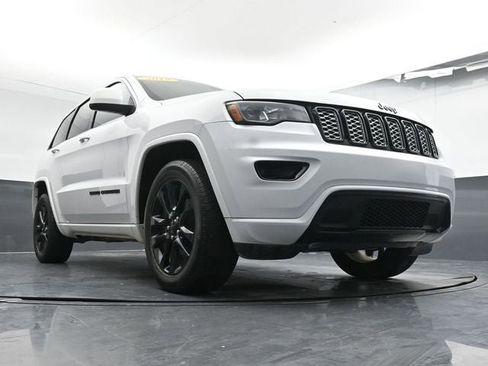 Used 2019 Jeep Grand Cherokee Altitude image 27