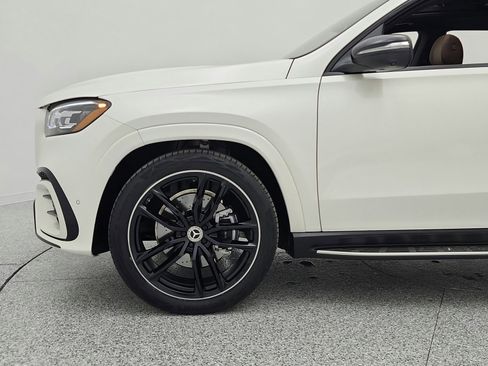 Used 2024 Mercedes-Benz GLS 450 4MATIC image 19