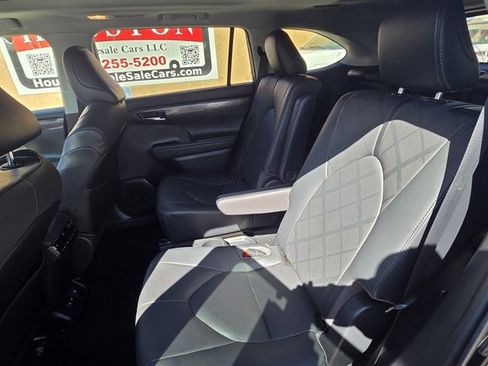 Used 2021 Toyota Highlander Platinum image 9