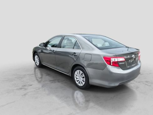 Used 2012 Toyota Camry LE FWD image 6