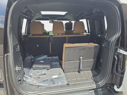 New 2026 Land Rover Defender 110 X-Dynamic SE AWD/4WD image 10