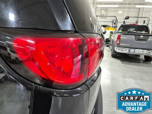 Used 2022 Chrysler Voyager LX FWD image 30