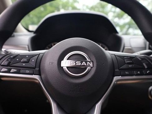 Certified 2025 Nissan Altima 2.5 SV FWD image 9