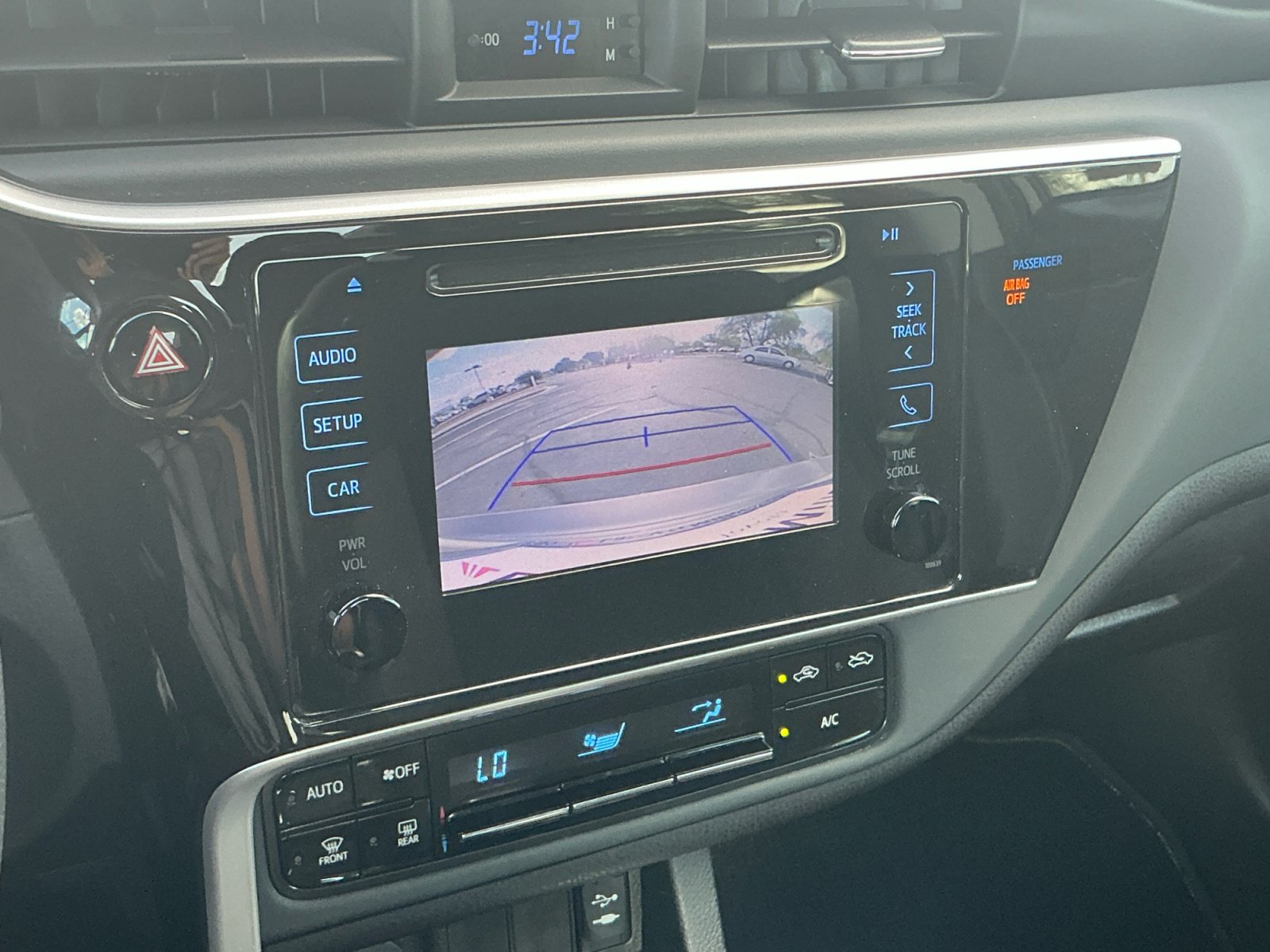 Used 2019 Toyota Corolla LE w/ Carpet Mat Package (TMS) FWD image 29