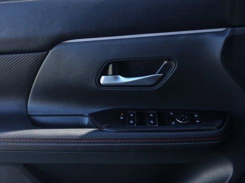 Used 2025 Nissan Kicks SR image 24