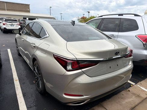 Used 2024 Lexus ES 350 w/ Premium Package FWD image 4