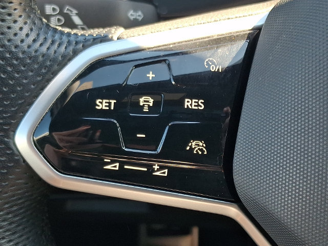 Used 2024 Volkswagen Tiguan SE R-Line AWD/4WD image 21