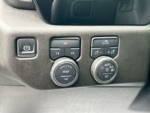 Used 2025 Chevrolet Silverado 2500 LT w/ Convenience Package image 10