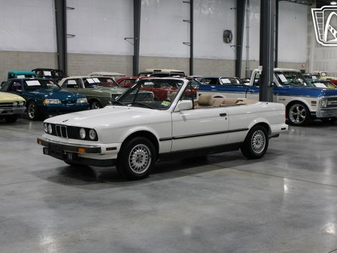 Used 1988 BMW 325i Convertible image 2