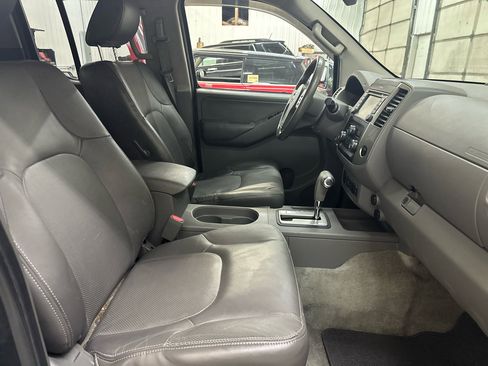 Used 2013 Nissan Frontier SL image 41