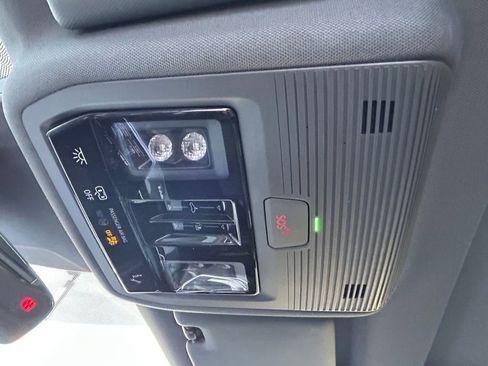 Used 2023 Audi Q4 e-tron Premium Plus w/ Premium Plus image 39