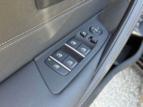 Certified 2023 BMW 530e w/ Convenience Package image 18