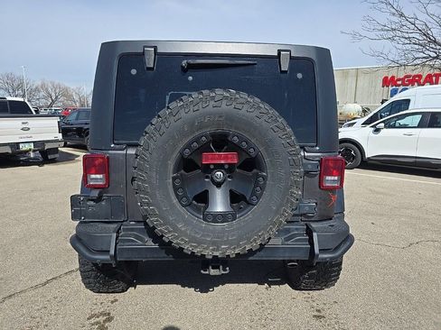 Used 2016 Jeep Wrangler Unlimited Sahara image 5