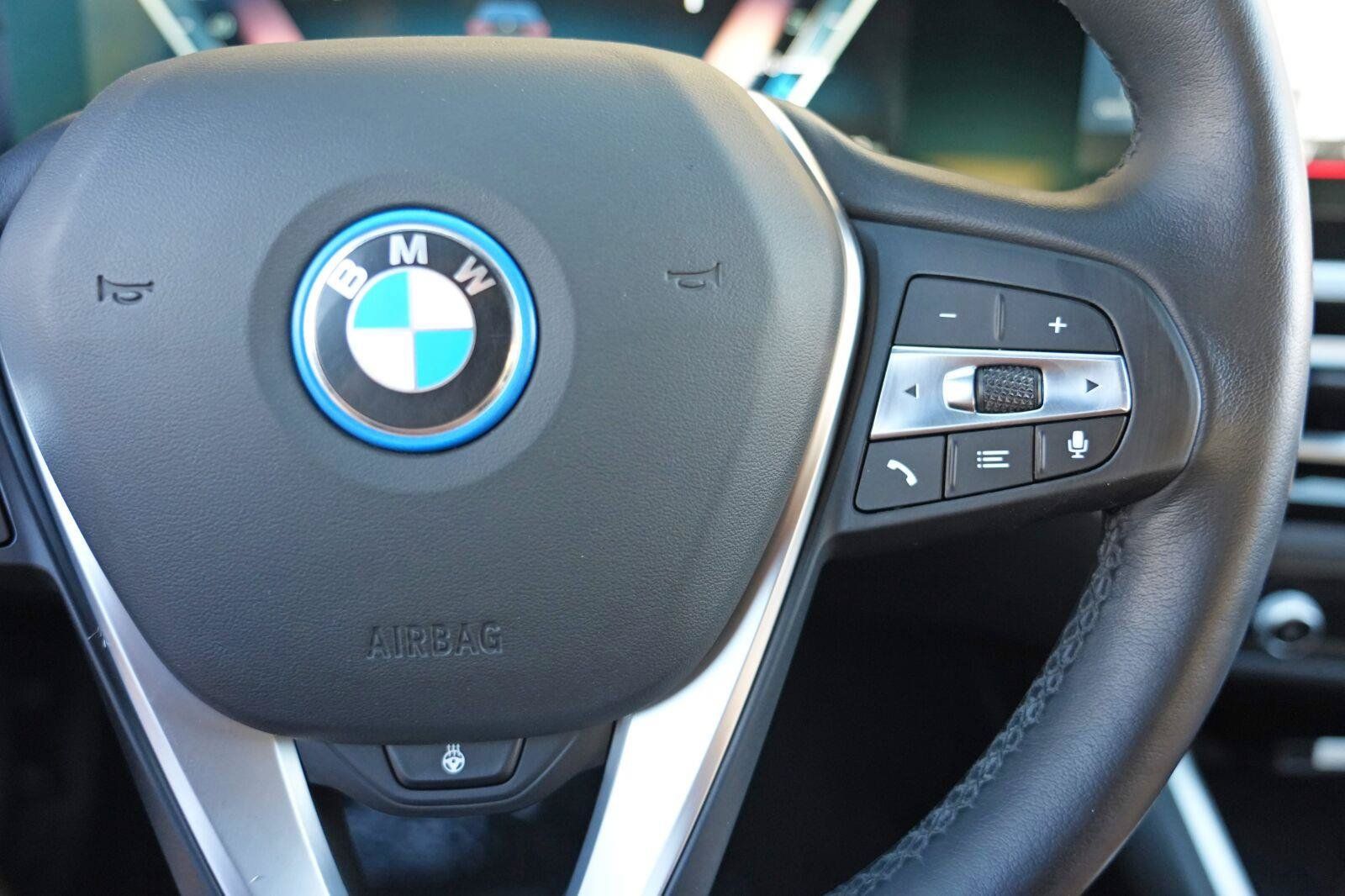 Used 2023 BMW i4 eDrive40 w/ Premium Package RWD image 23