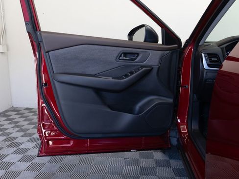 Used 2023 Nissan Rogue S image 15