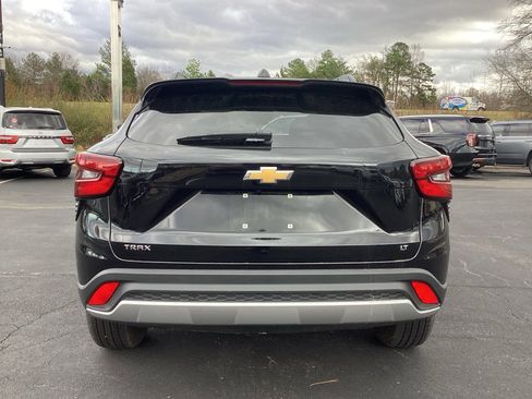 Used 2025 Chevrolet Trax LT w/ LT Convenience Package image 3