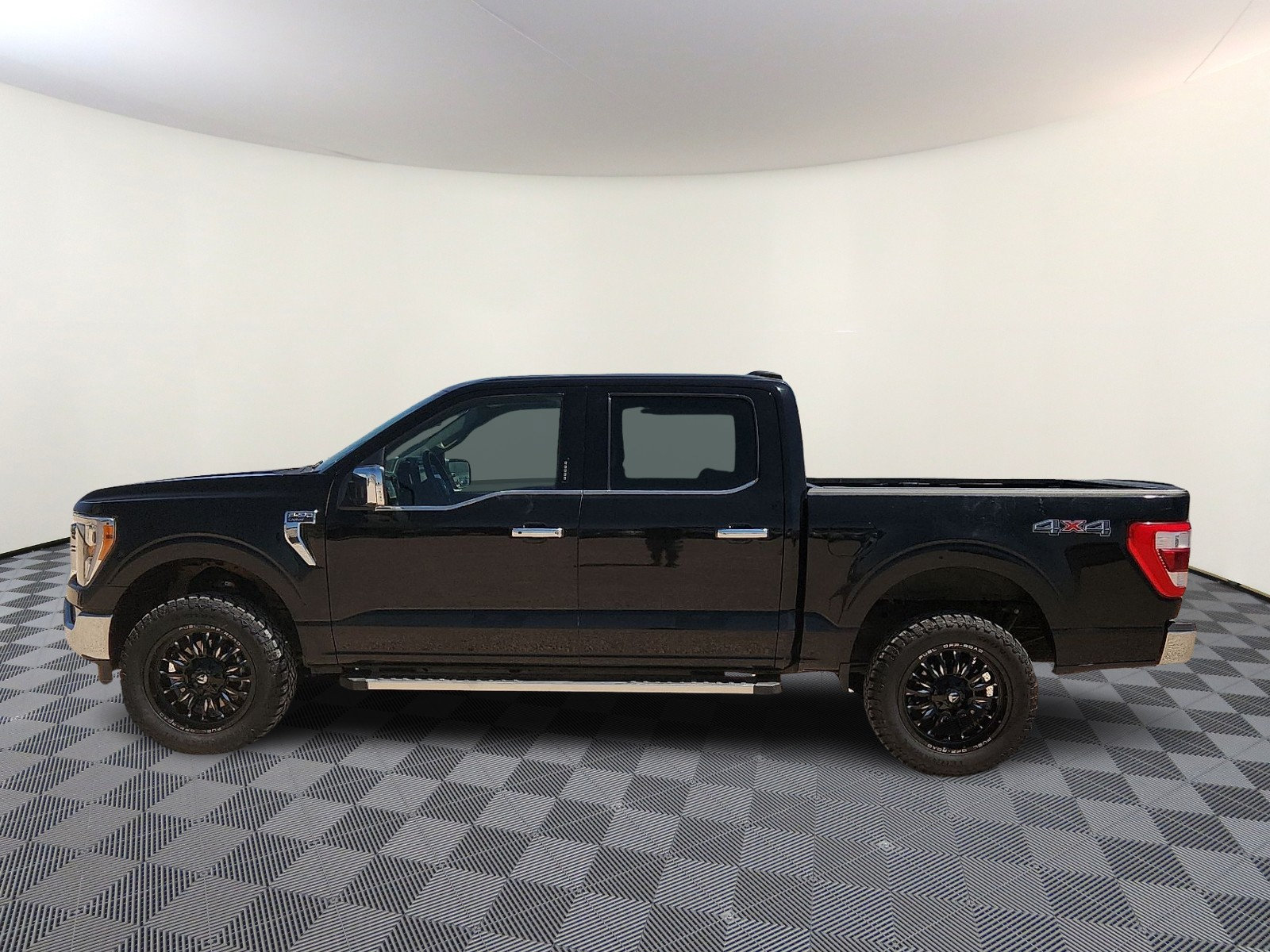 Used 2023 Ford F150 Lariat AWD/4WD image 2