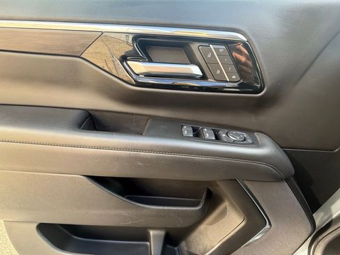 Used 2025 Chevrolet Tahoe Z71 AWD/4WD image 13