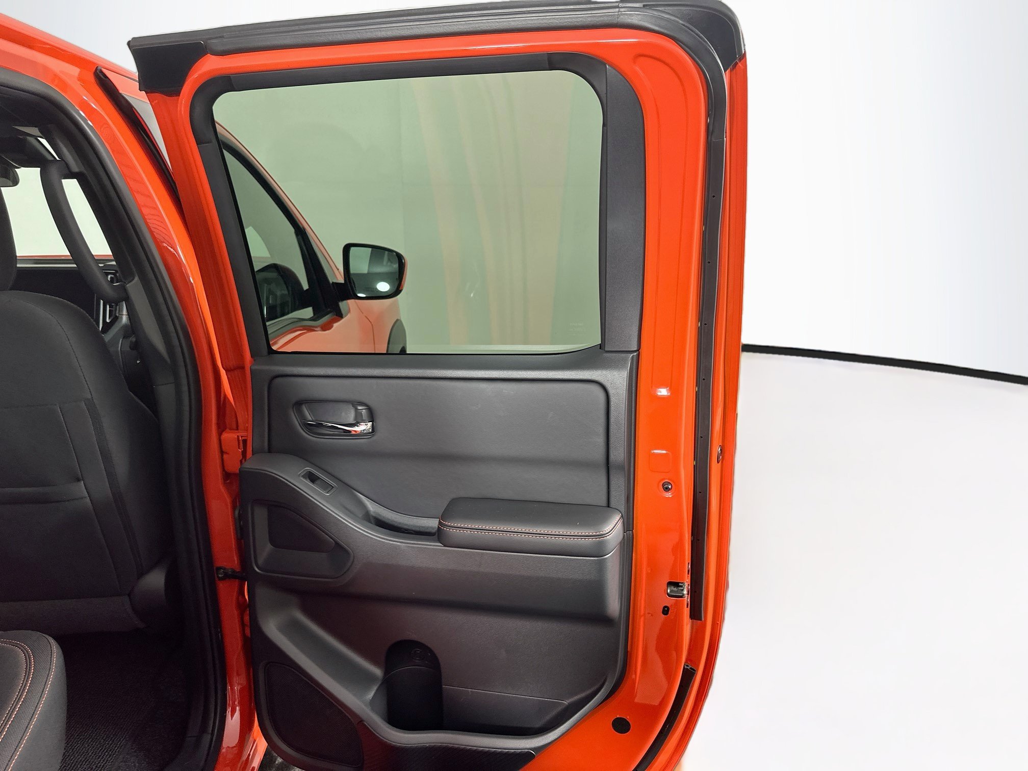 Used 2025 Nissan Frontier PRO-4X w/ Interior Protection Package AWD/4WD image 28