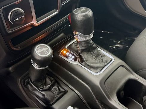 Used 2022 Jeep Wrangler Unlimited Sport image 17