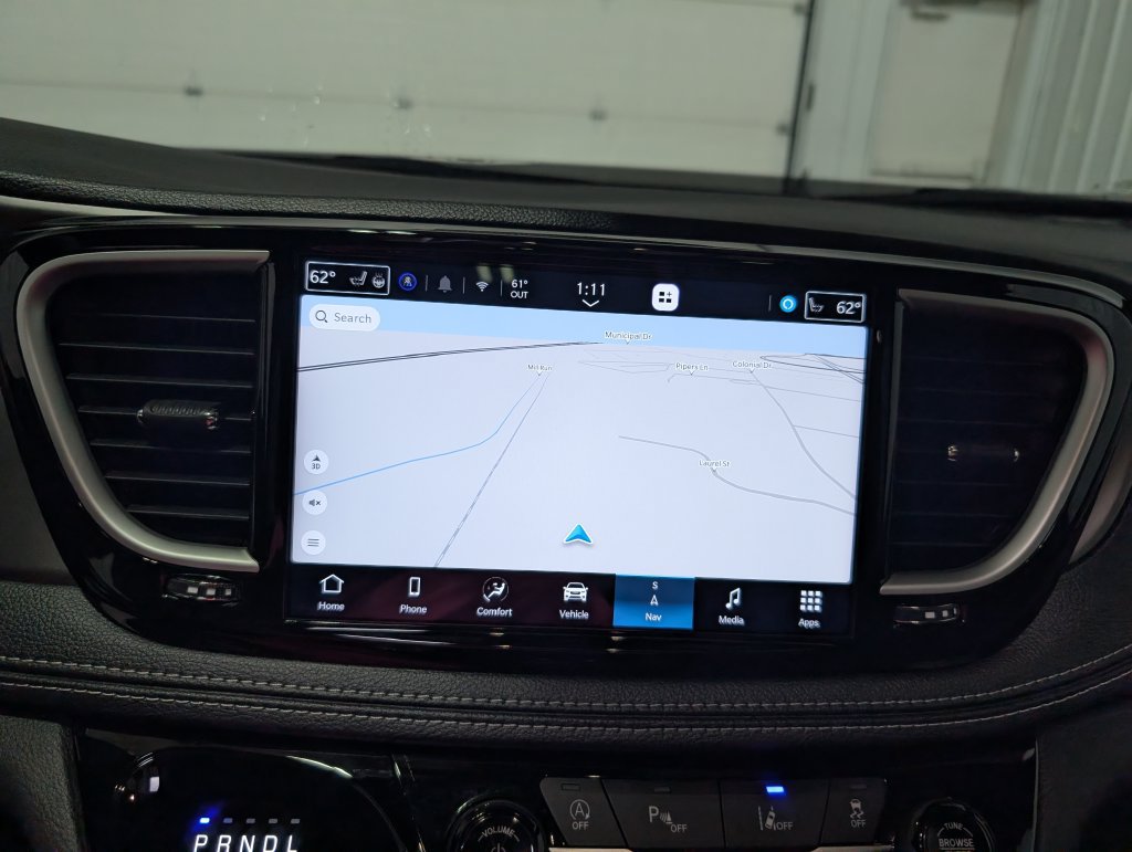 Used 2027 Chrysler Pacifica Limited FWD image 22