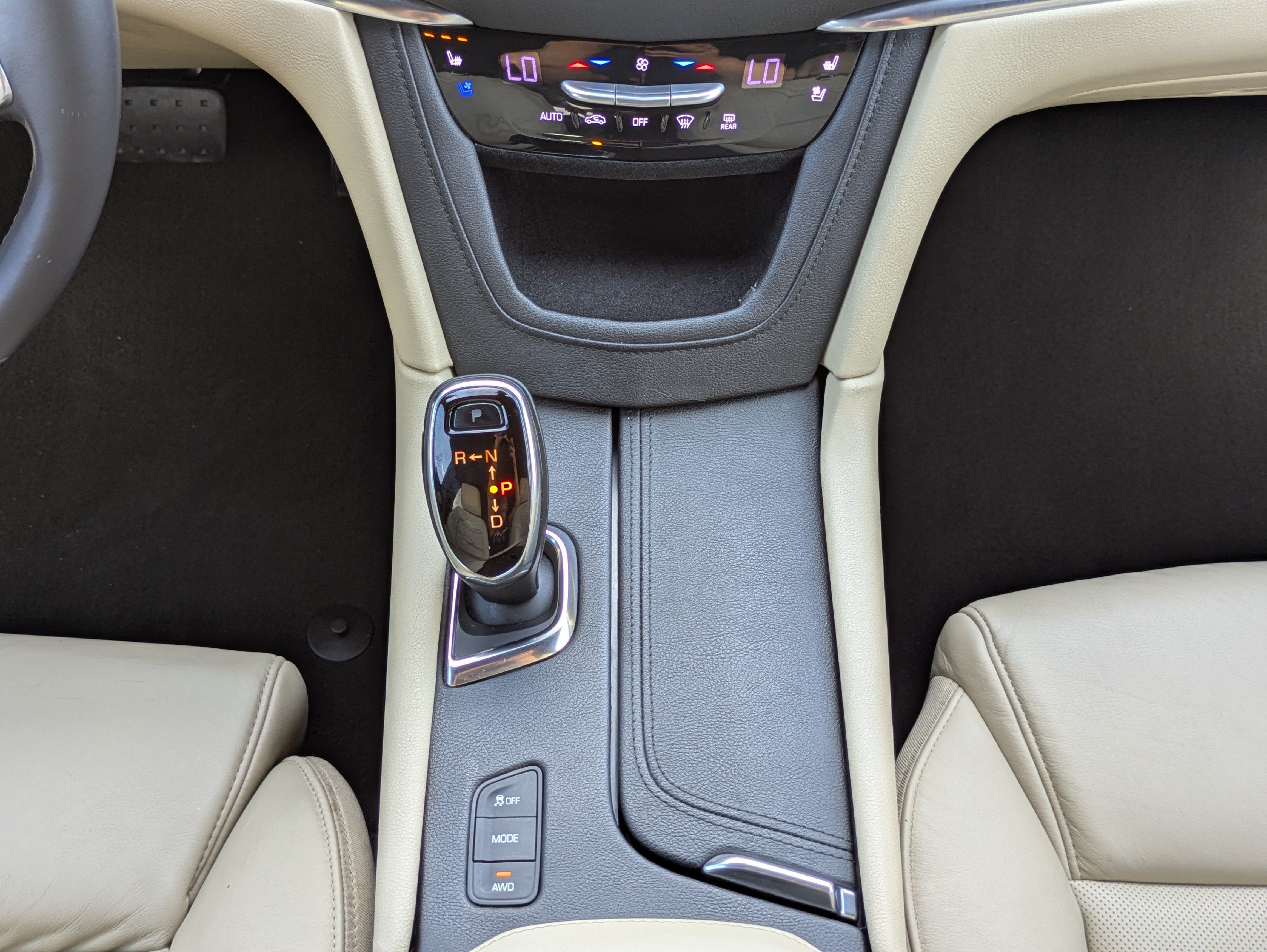 Used 2017 Cadillac XT5 Premium Luxury w/ Driver Assist Package AWD/4WD image 19