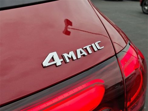 Used 2025 Mercedes-Benz GLC 300 4MATIC image 31