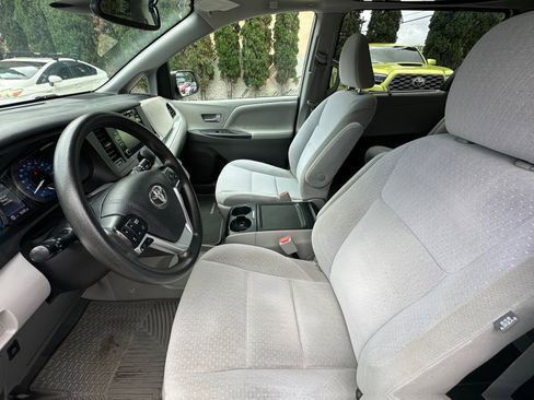 Used 2020 Toyota Sienna LE FWD image 13