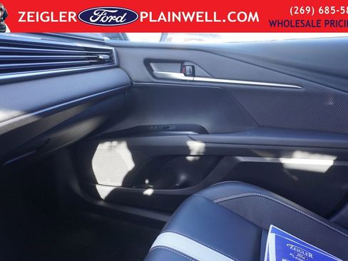 Used 2025 Toyota Camry SE image 32