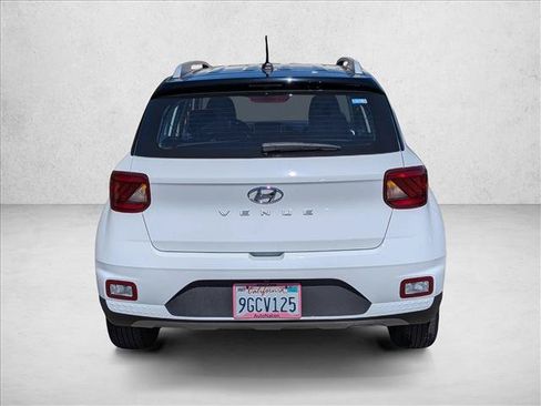 Used 2023 Hyundai Venue Limited FWD image 7