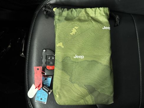 Used 2021 Jeep Wrangler Unlimited Sahara image 26