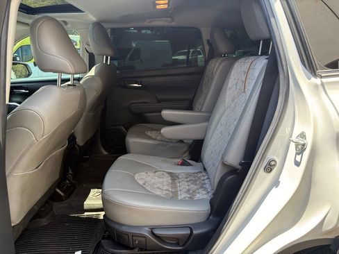 Used 2022 Toyota Highlander Bronze Edition AWD/4WD image 10