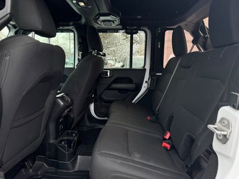 Used 2018 Jeep Wrangler Unlimited Sahara image 20